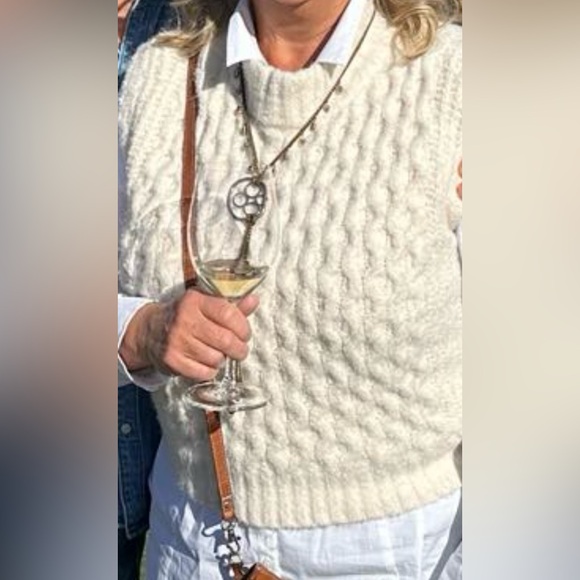 Lyla + Luxe NWT sleeveless sweater. Color cream. Size L - Picture 1 of 10